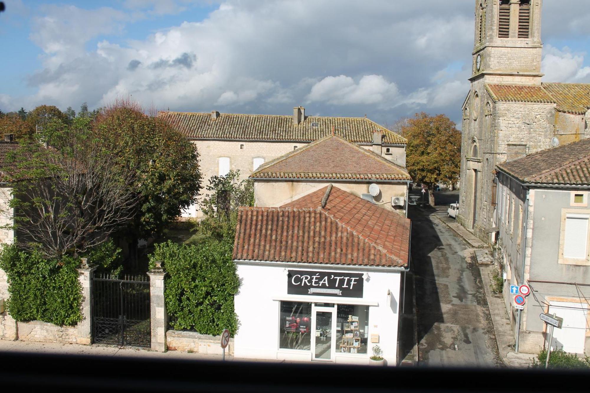 Logis Hotels- Auberge De La Tour - Hotel Et Restaurant Sauzet  Exteriér fotografie