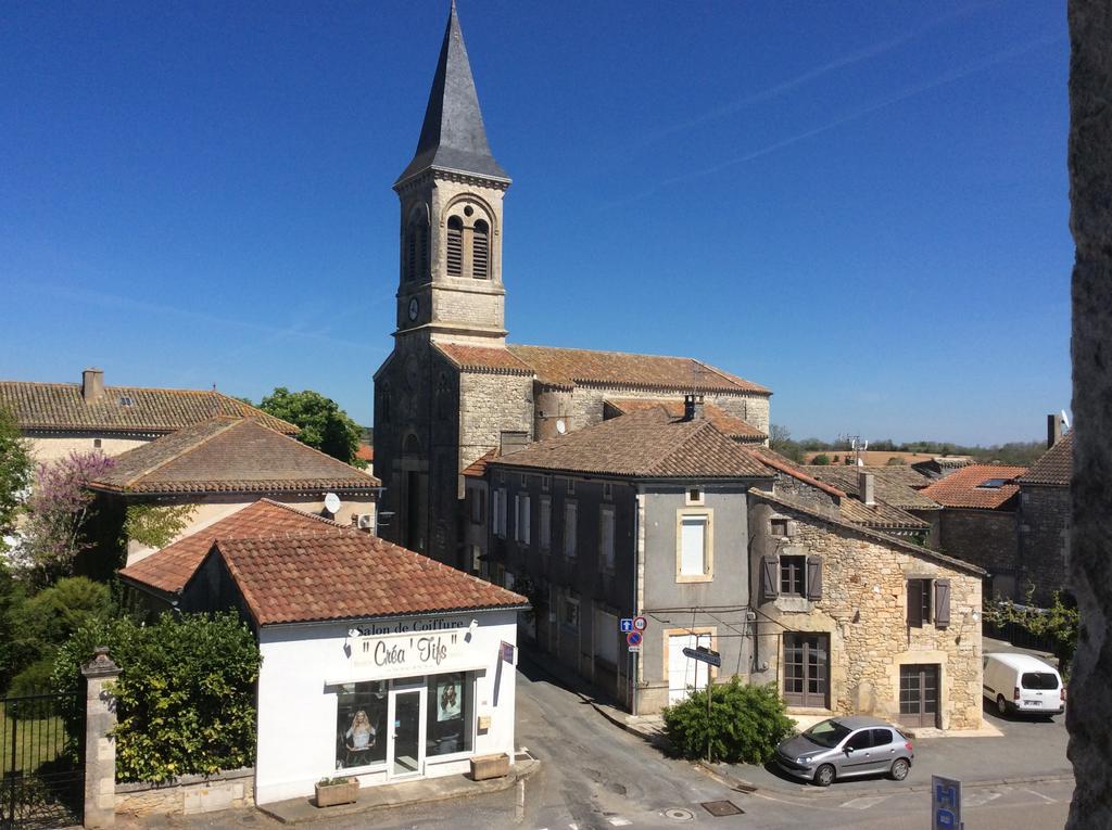 Logis Hotels- Auberge De La Tour - Hotel Et Restaurant Sauzet  Exteriér fotografie